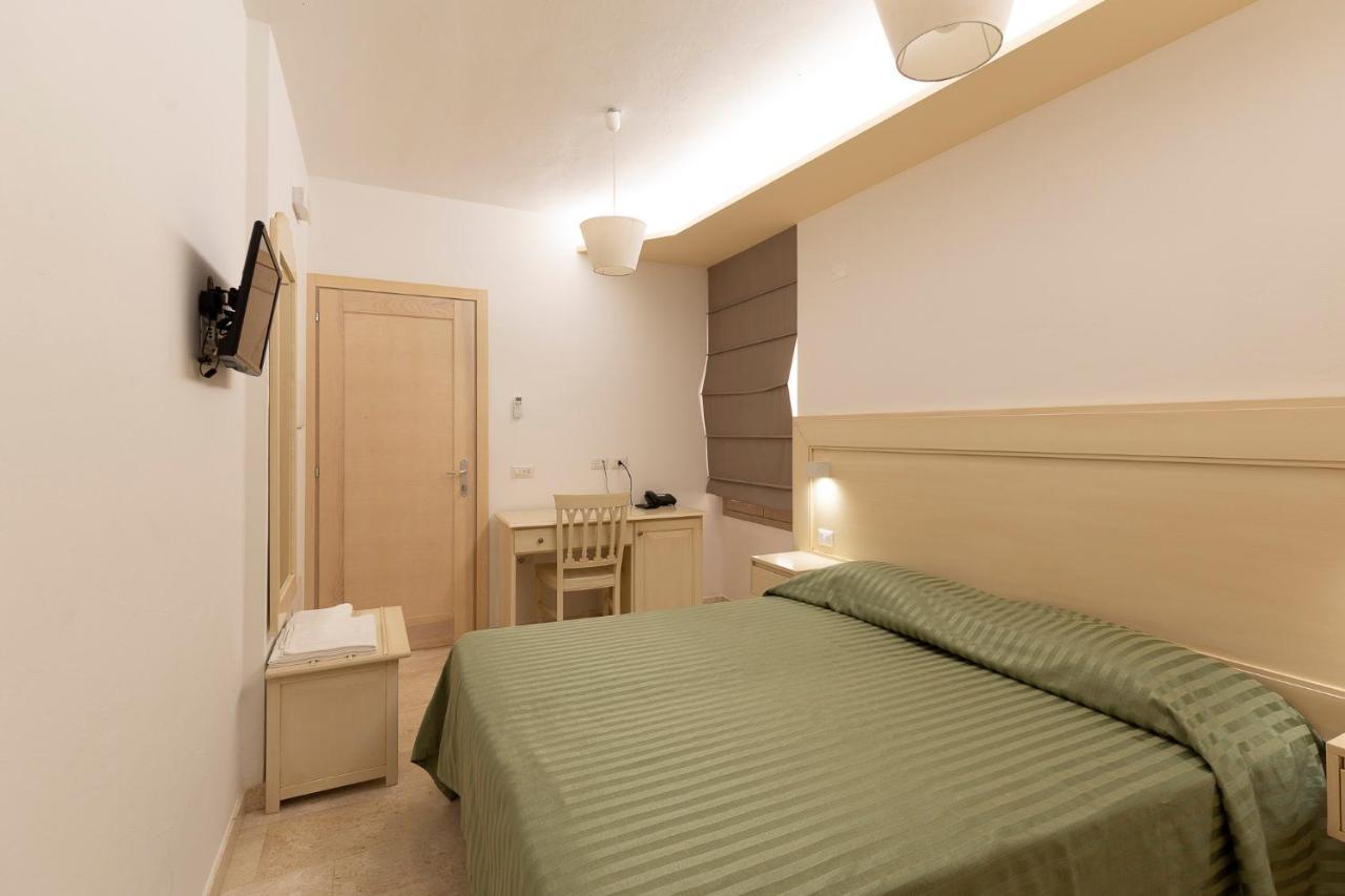 Hotel San Francisco Cala Gonone Buitenkant foto