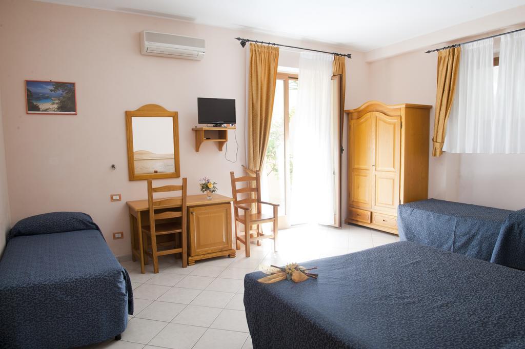 Hotel San Francisco Cala Gonone Buitenkant foto