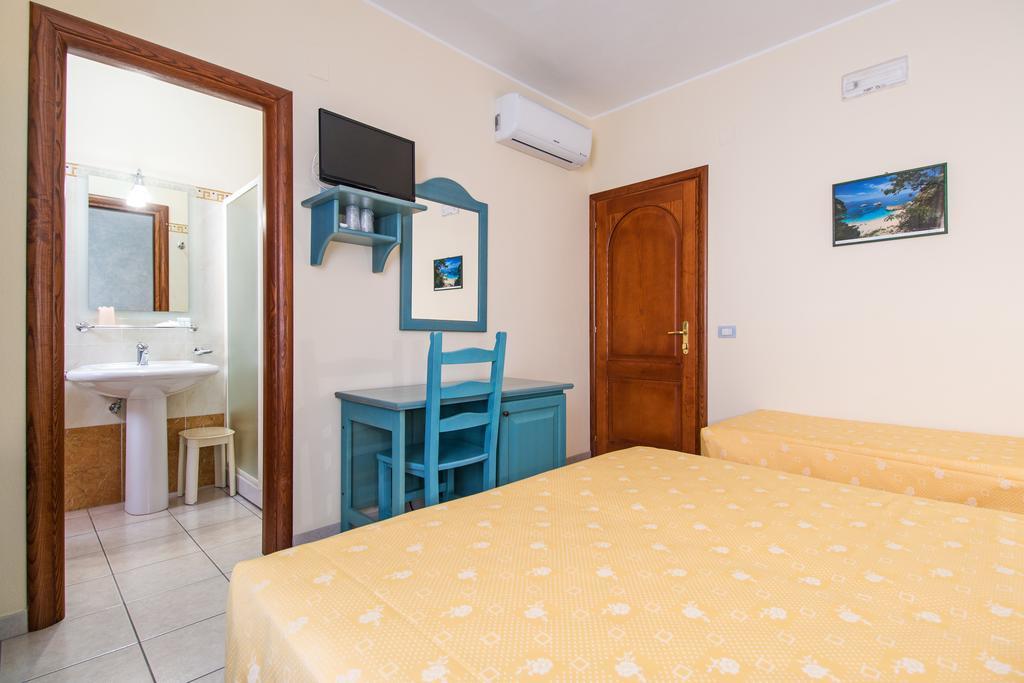 Hotel San Francisco Cala Gonone Buitenkant foto